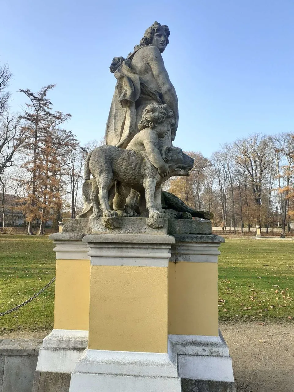 Lebensfreunde Dresden – Seniorenbetreuung und Kinderbetreuung – Denkmal