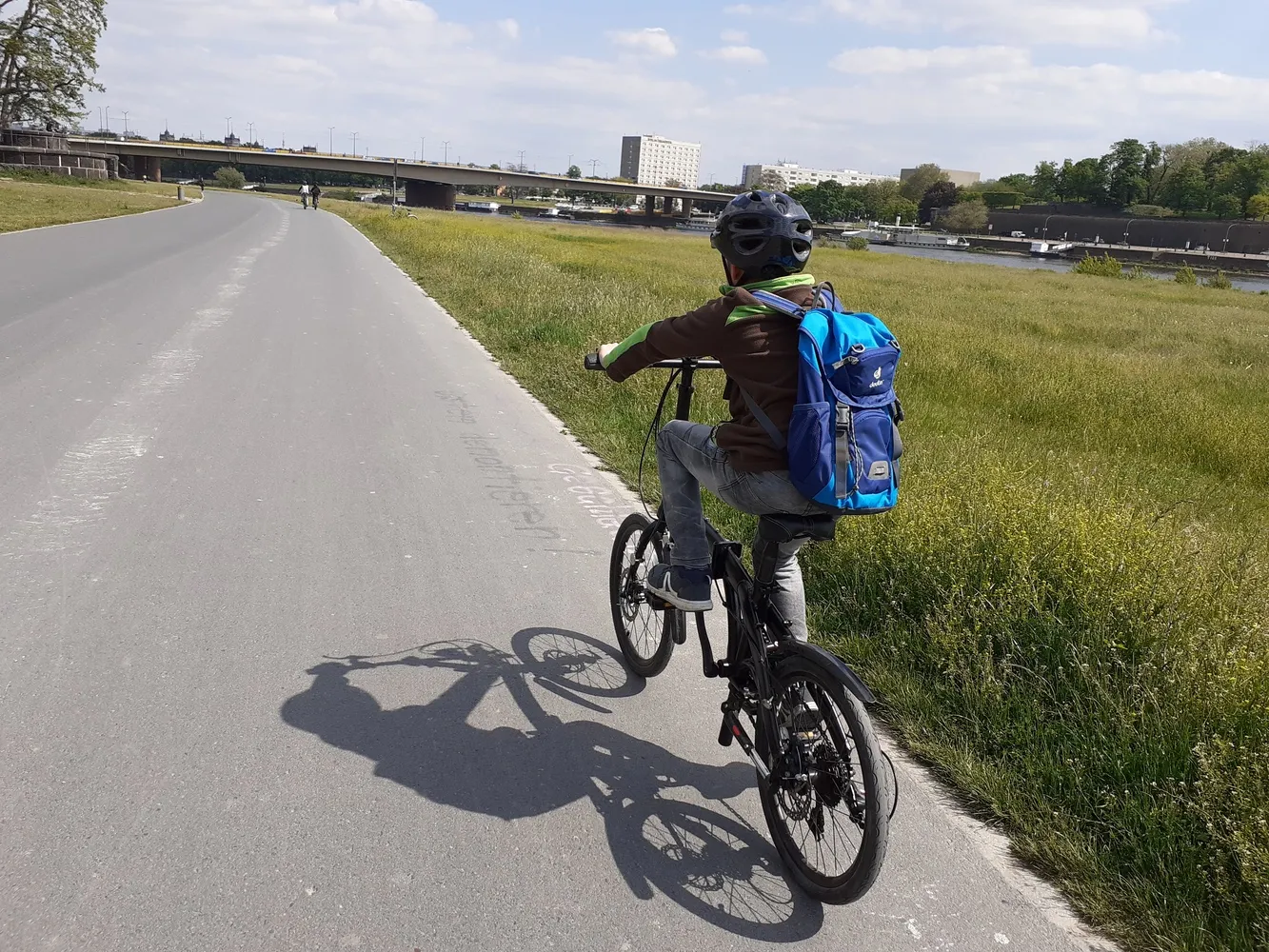Lebensfreunde Dresden - Seniorenbetreuung und Kinderbetreuung - Kind auf dem Fahrrad